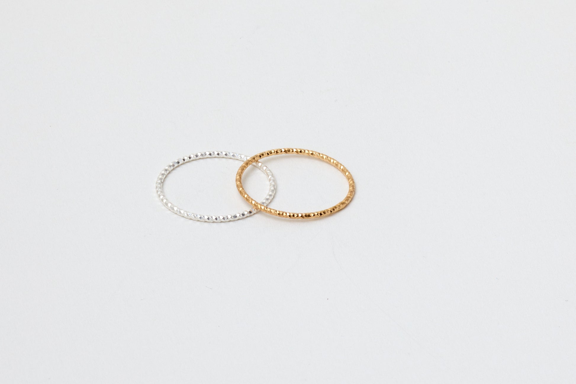 Zarter facettierter Ring