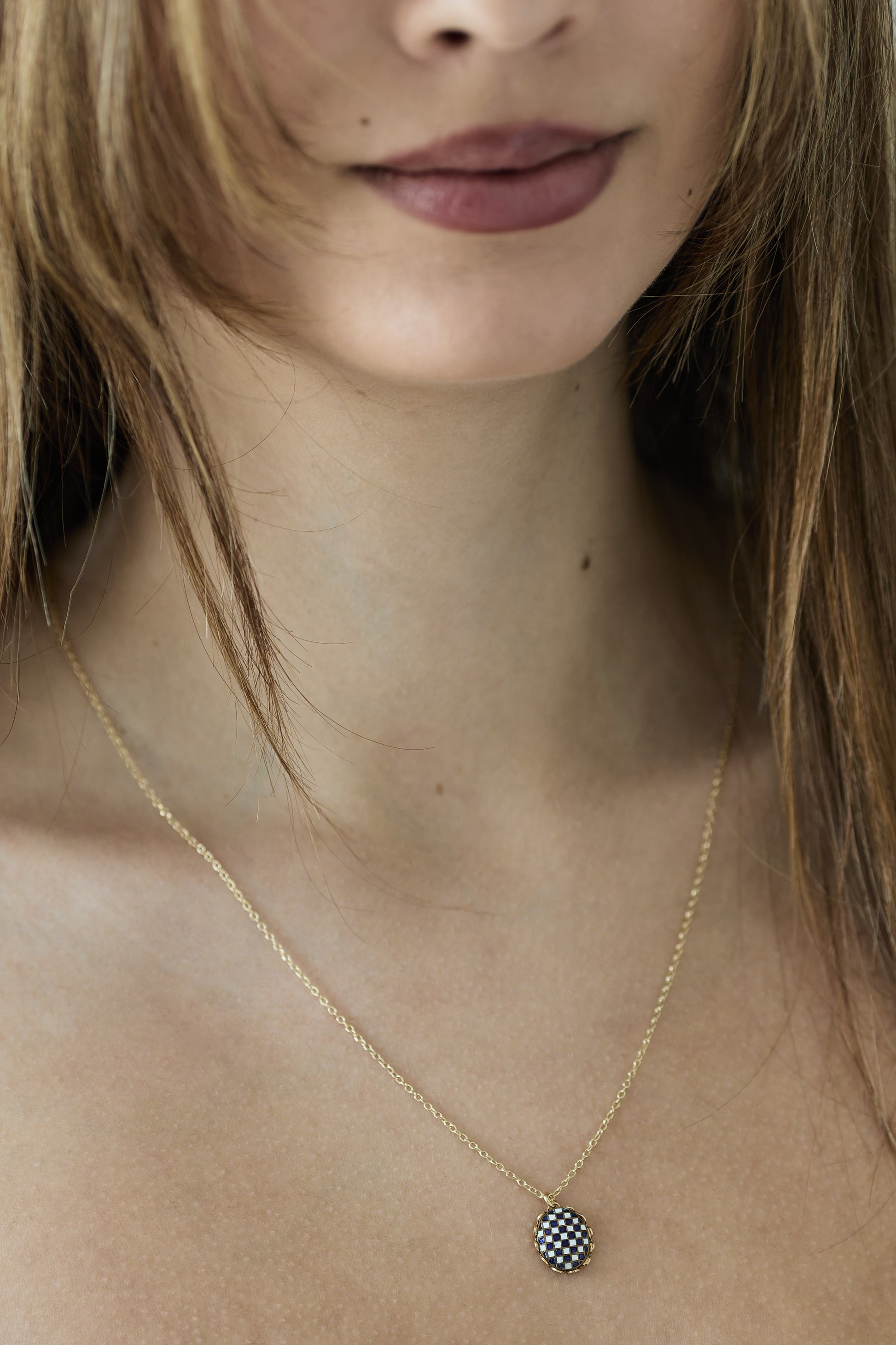 Goldkette mit Vintage Anhänger Checkerboard Emaille