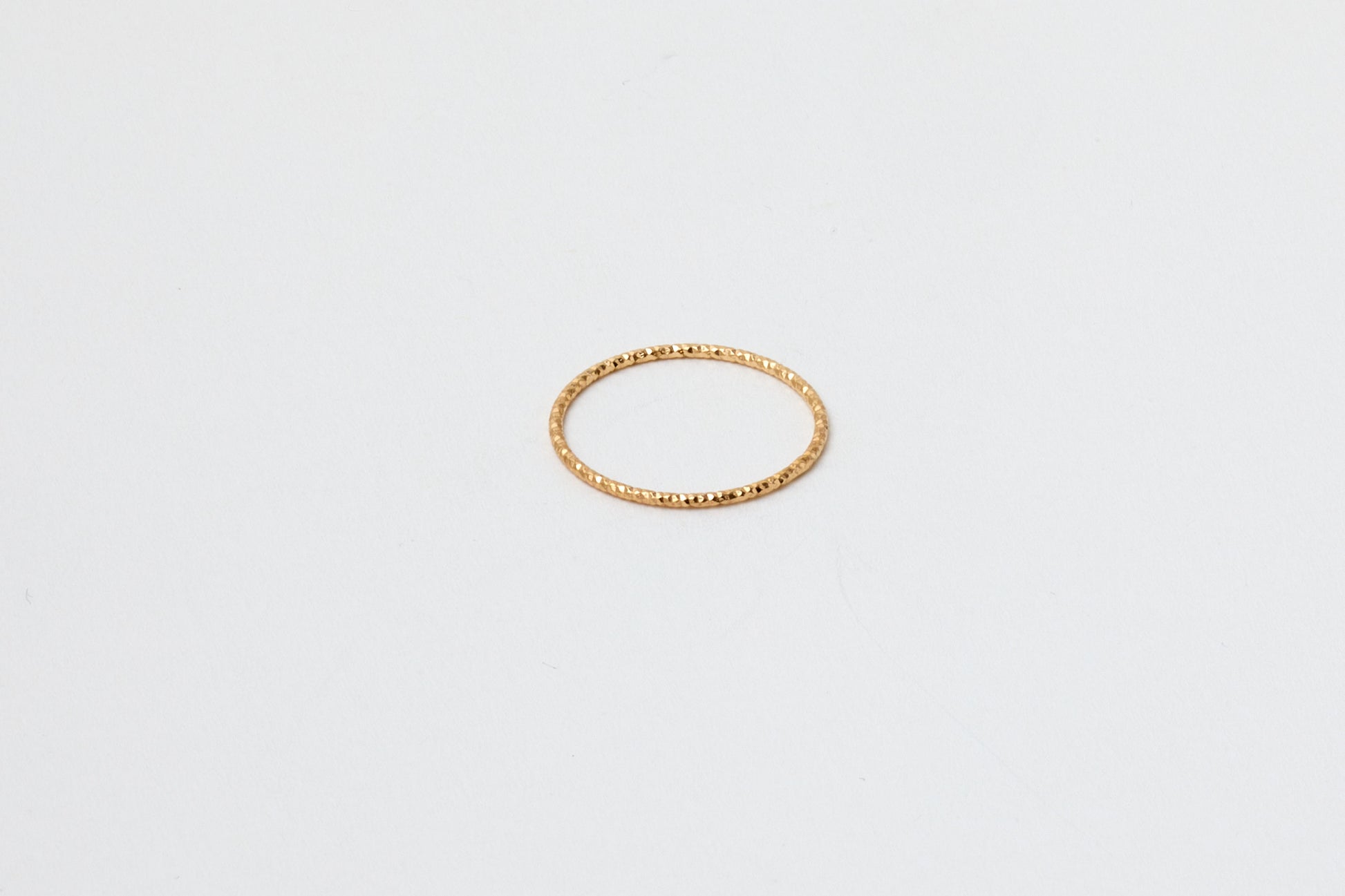 Zarter facettierter Ring