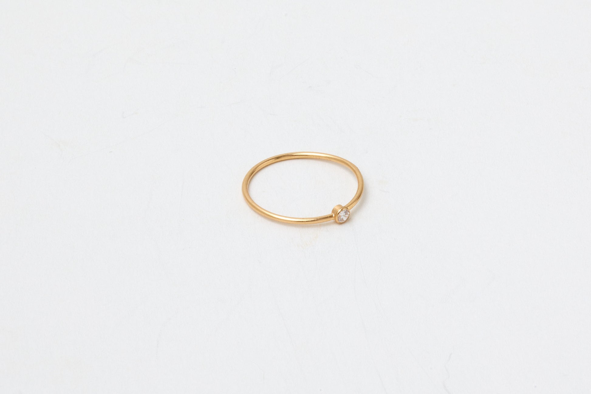 Feiner filigraner Zirkonring