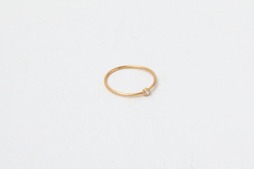 Feiner filigraner Zirkonring