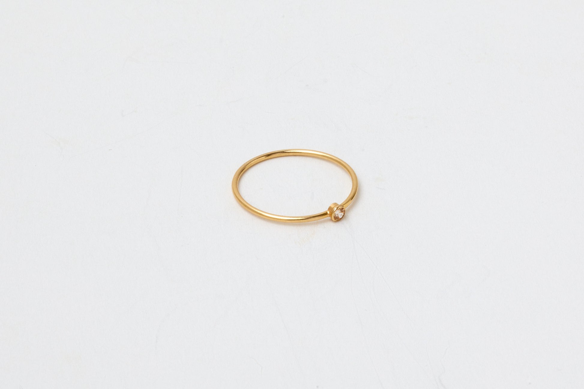 Feiner filigraner Zirkonring