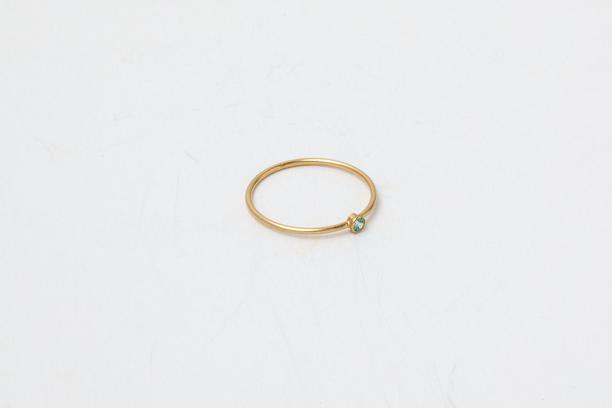 Feiner filigraner Zirkonring