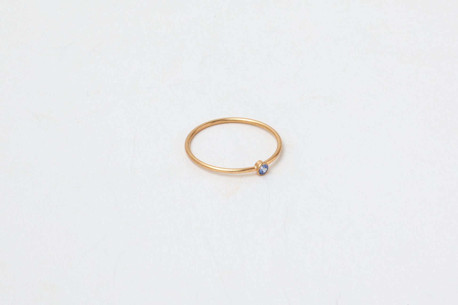 Feiner filigraner Zirkonring