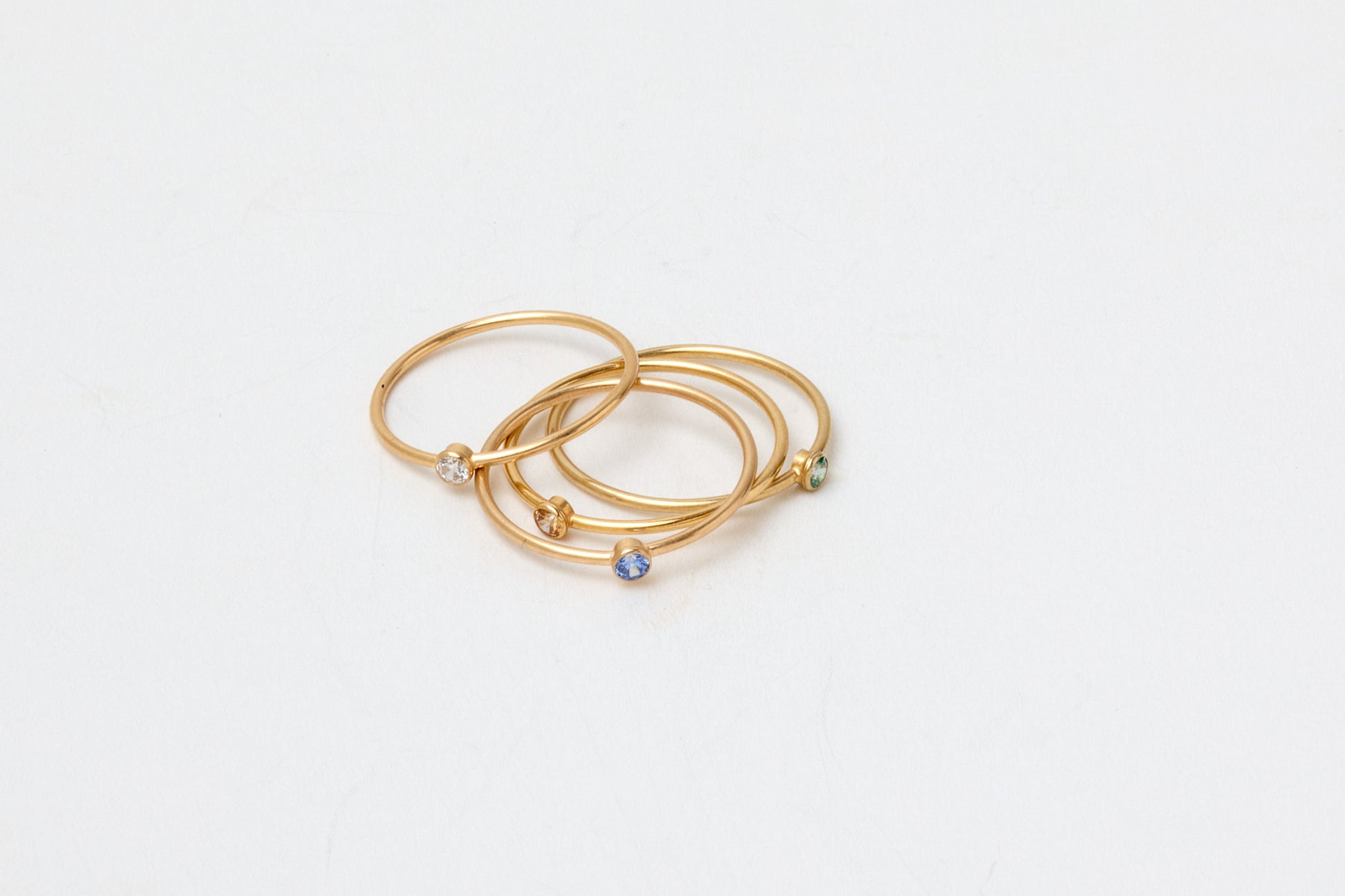 Feiner filigraner Zirkonring