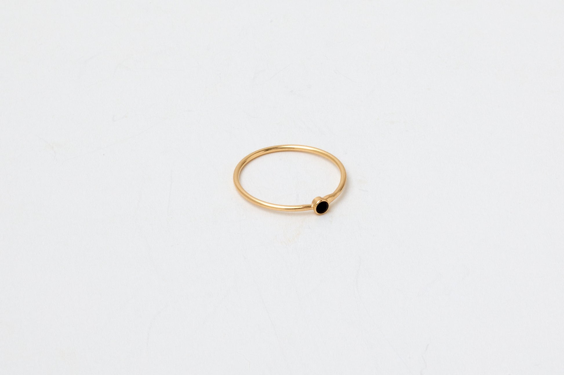 Feiner filigraner Zirkonring