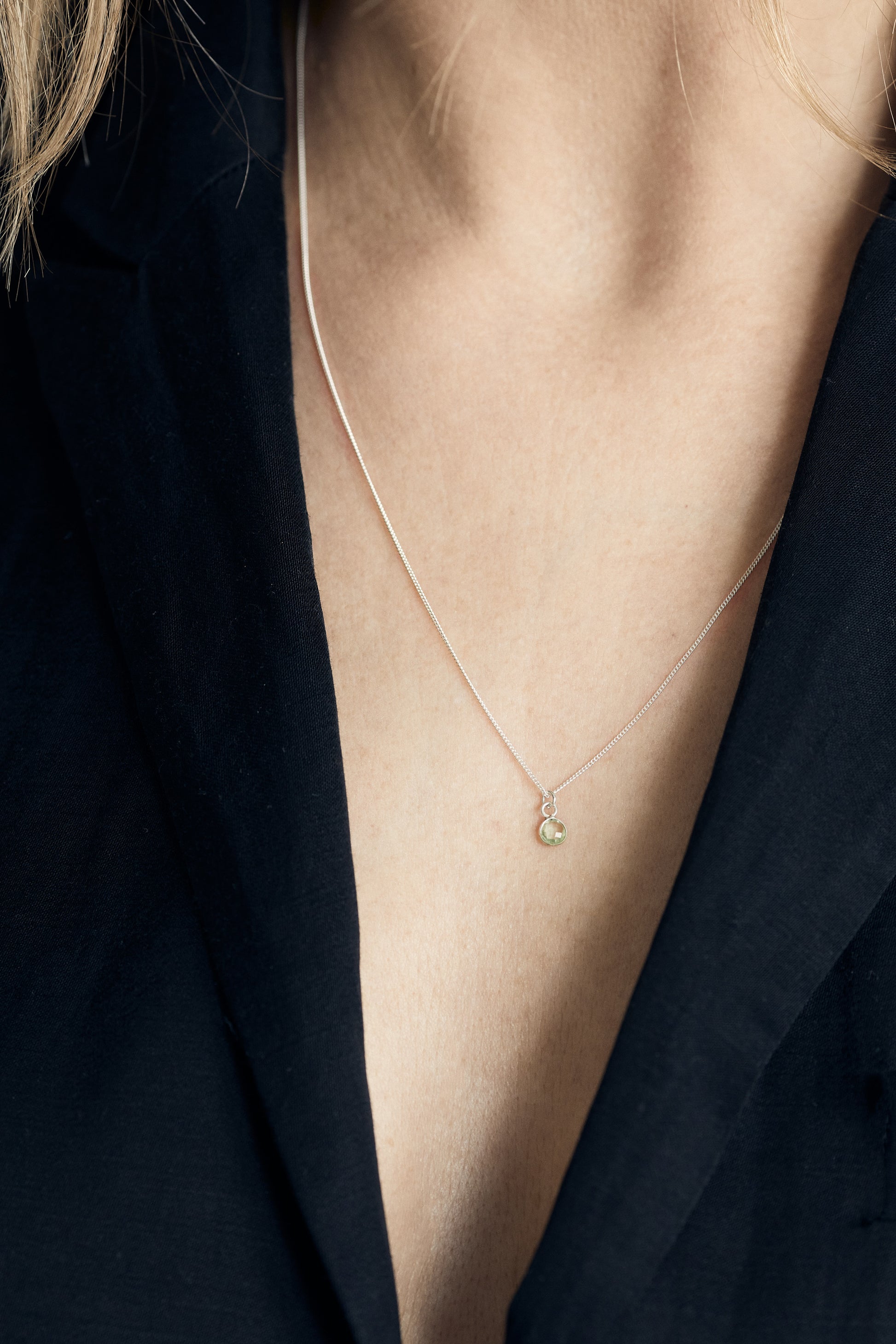 Kette winziger Anhänger Quarzstein